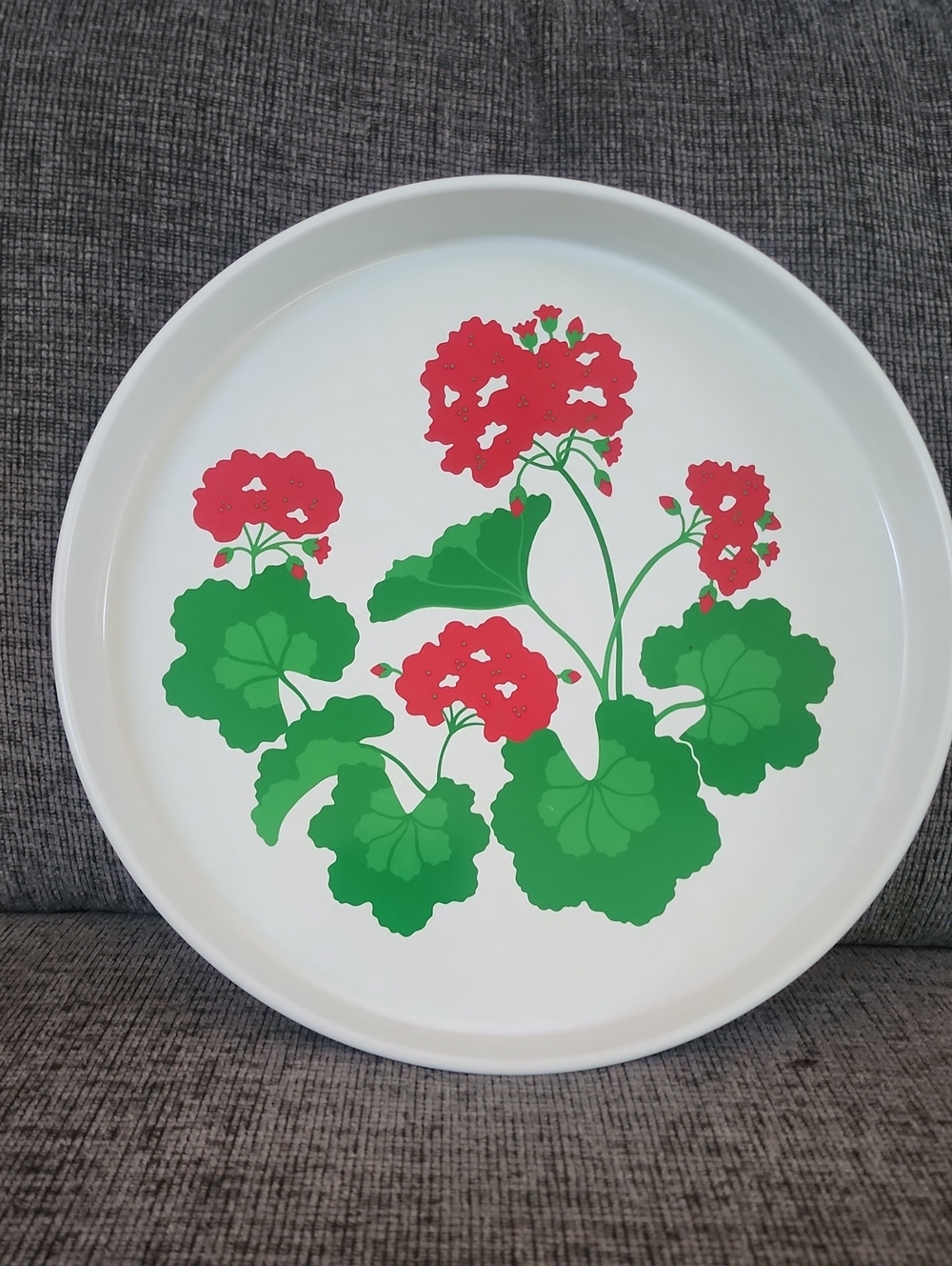 Avon Collector's Summer Fantasy Metal Tray. Vintage 1983